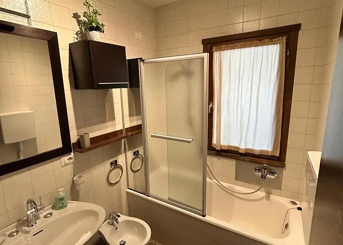 Spazioso Vicino Al Centro Apartment *